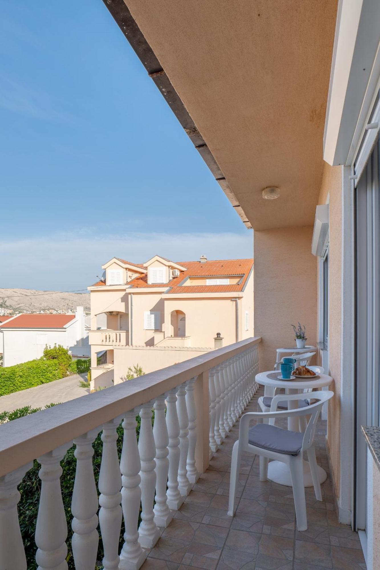 Apartment Wish - Two Bedrooms With 2 Ac Renewed Pag Town Exterior photo